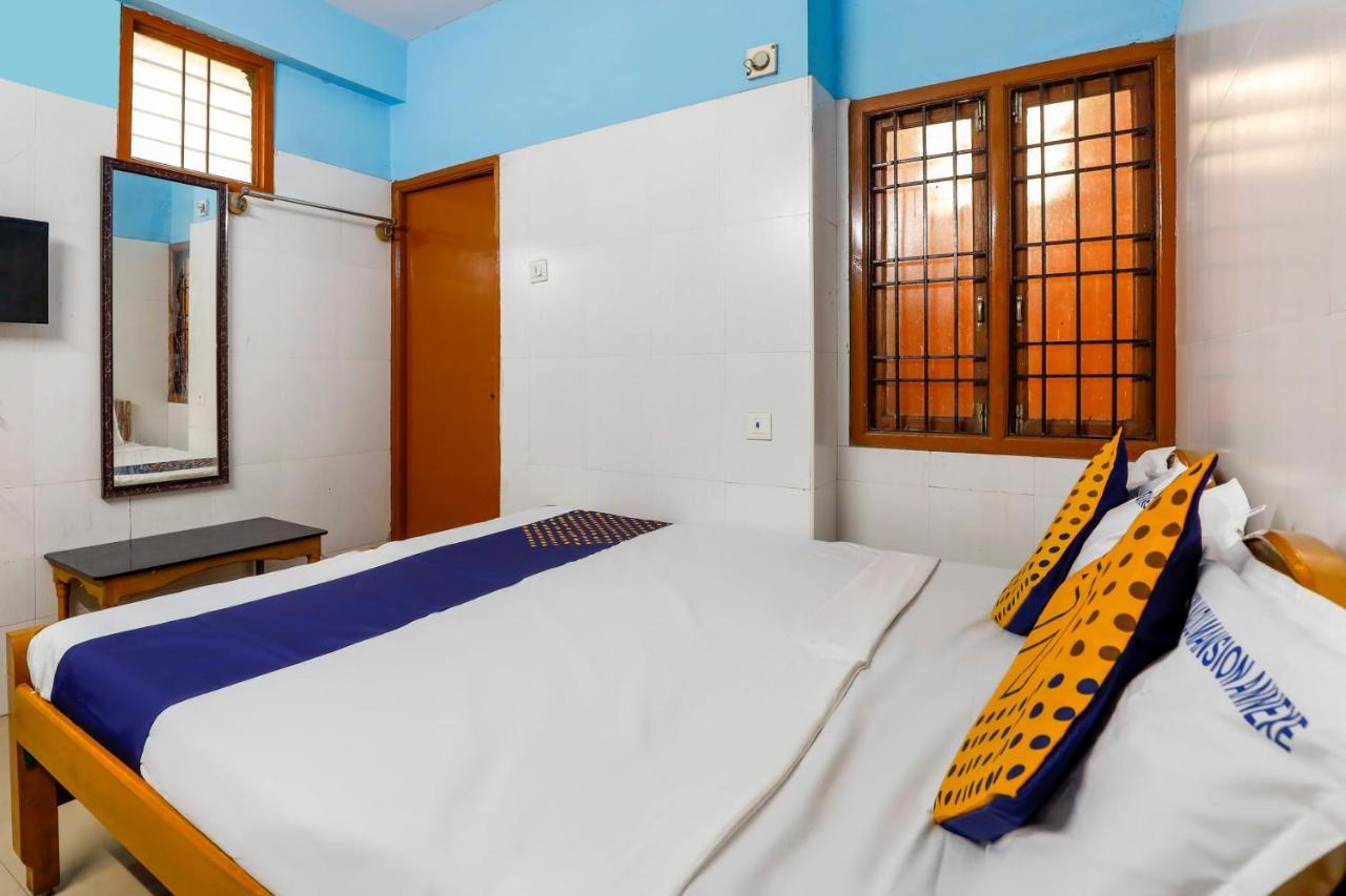 Spot On Grand Residency Near Marina Hotel 3*
